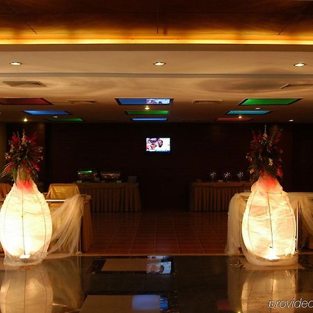 Hotel One Сиалкот Интерьер фото